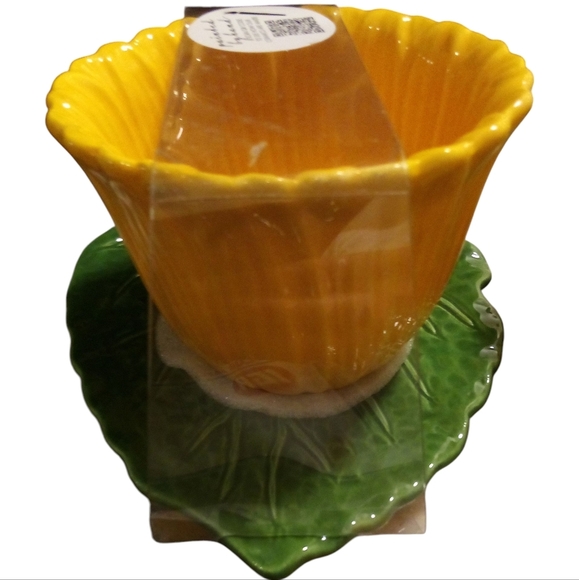 Vibrant Yellow and Green Floral Decor Accents - Picture 6 of 11